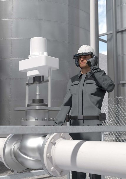 Seeing through the eyes of the mobile worker: ECOM presents Visor-Ex® 01 smart glasses for industrial use in hazardous areas